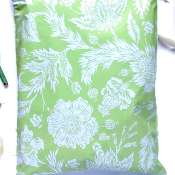 Flores blancas sobre fondo verde 12,5x15